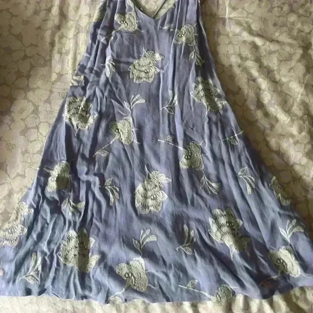 Lush embroidered dress - Picture 8 of 12